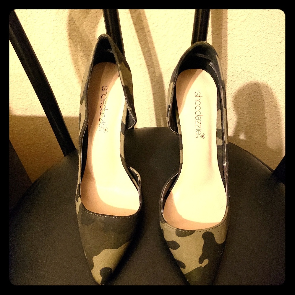 Shoedazzle patterned pumps